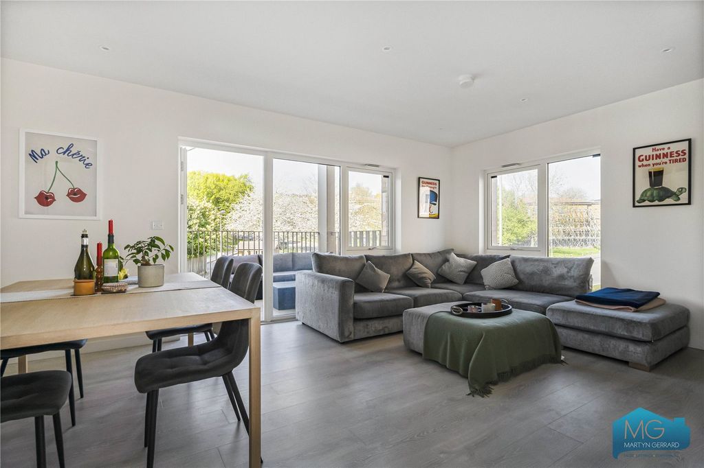 Property photo 3 of 14 Picture No. 02