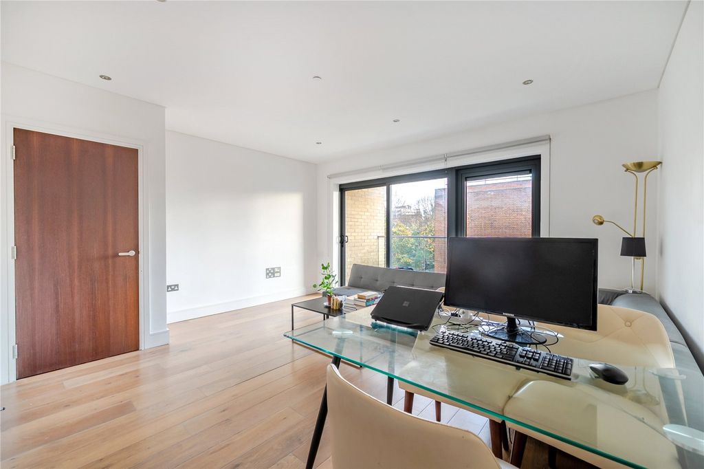 Property photo 3 of 16 Picture No. 13