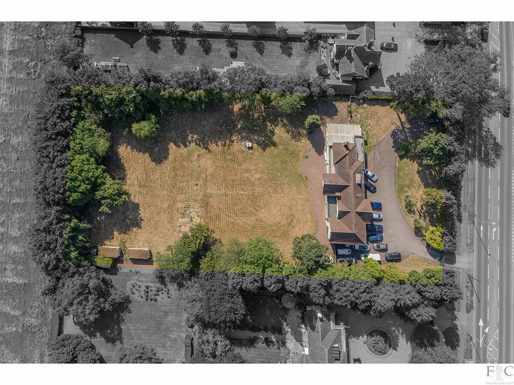 Property photo 2 of 27