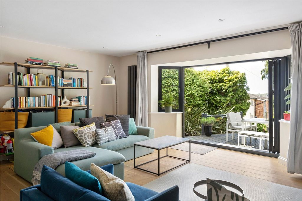 Property photo 2 of 31 Picture No. 05