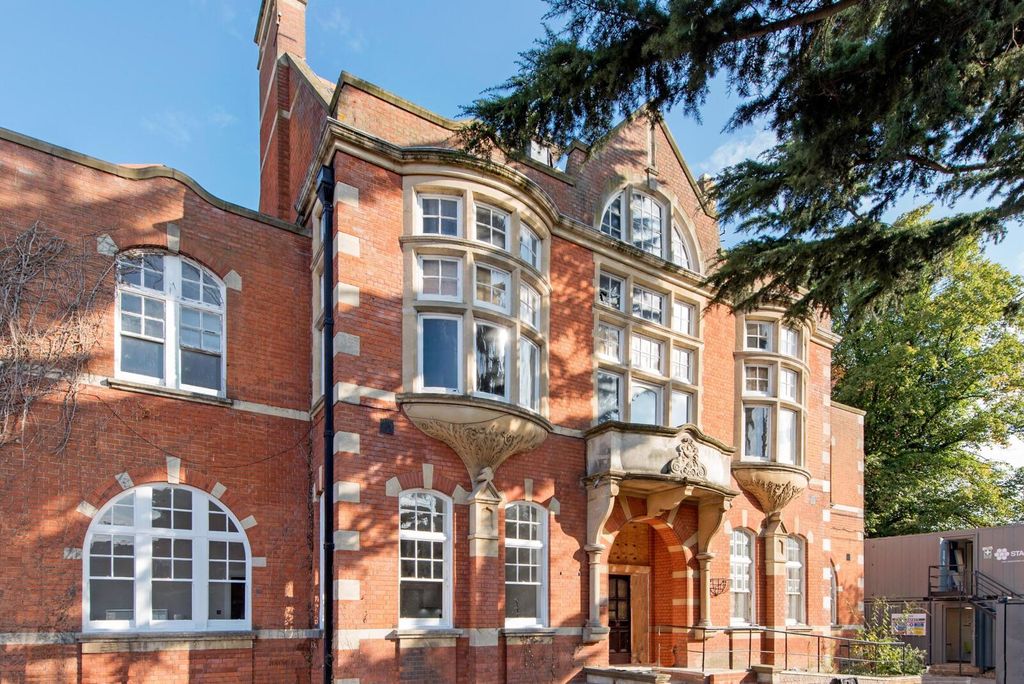 Property photo 2 of 8