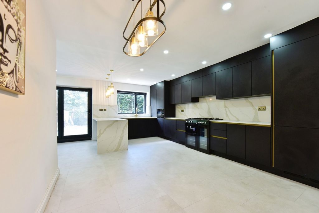 Property photo 3 of 22 Pbox-Img.Jpg