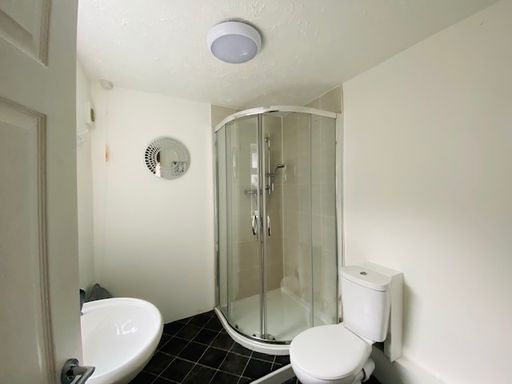 Property photo 1 of 8 Bathroom