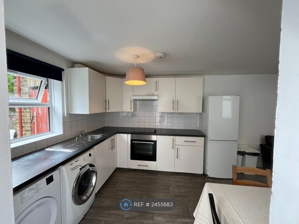 Property photo 3 of 17 Kitchen