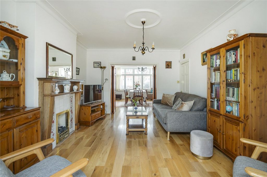 Property photo 3 of 10 Reception