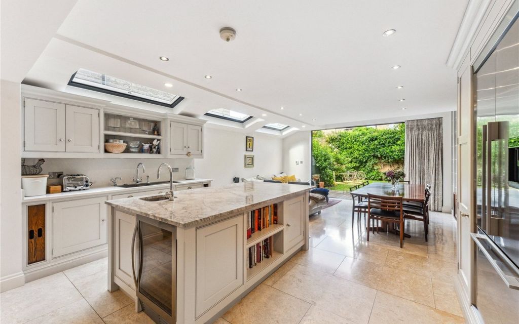 Property photo 1 of 9 Kitchen