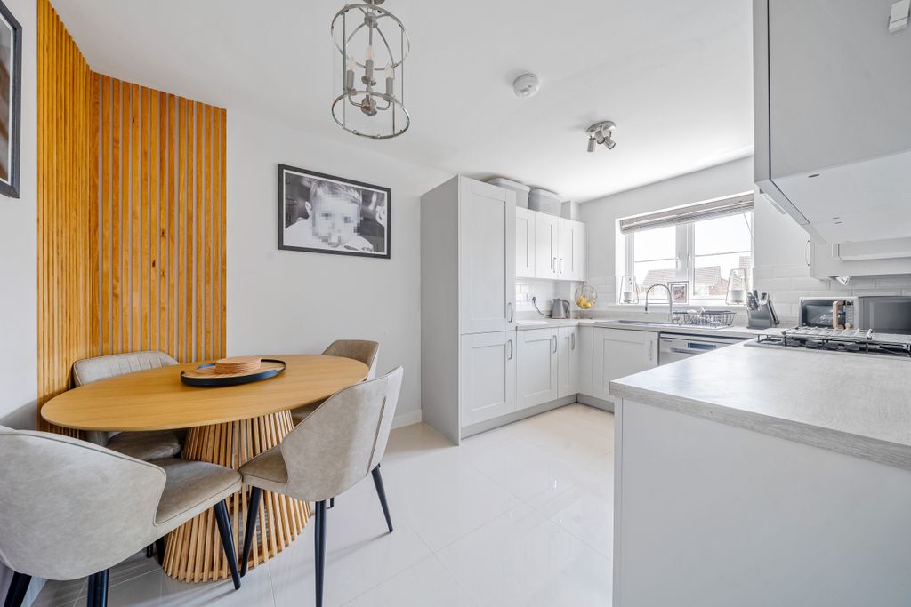 Property photo 3 of 26 Kitchen / Breakfast Room