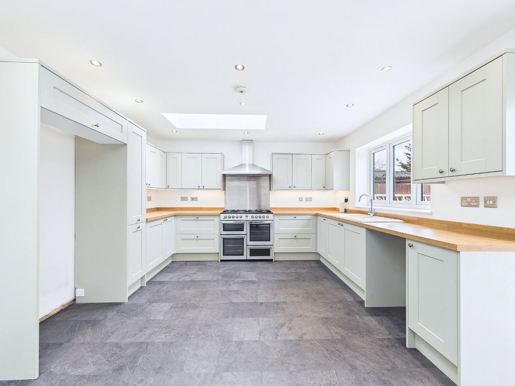 Property photo 2 of 21 4888054