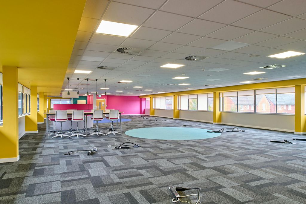 Property photo 3 of 11 Dsc_3085_250916_Bar_Binley Court_Hi Res.Jpg