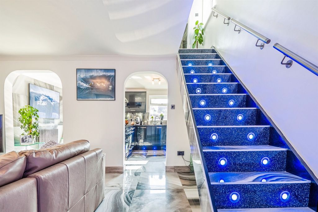 Property photo 2 of 26