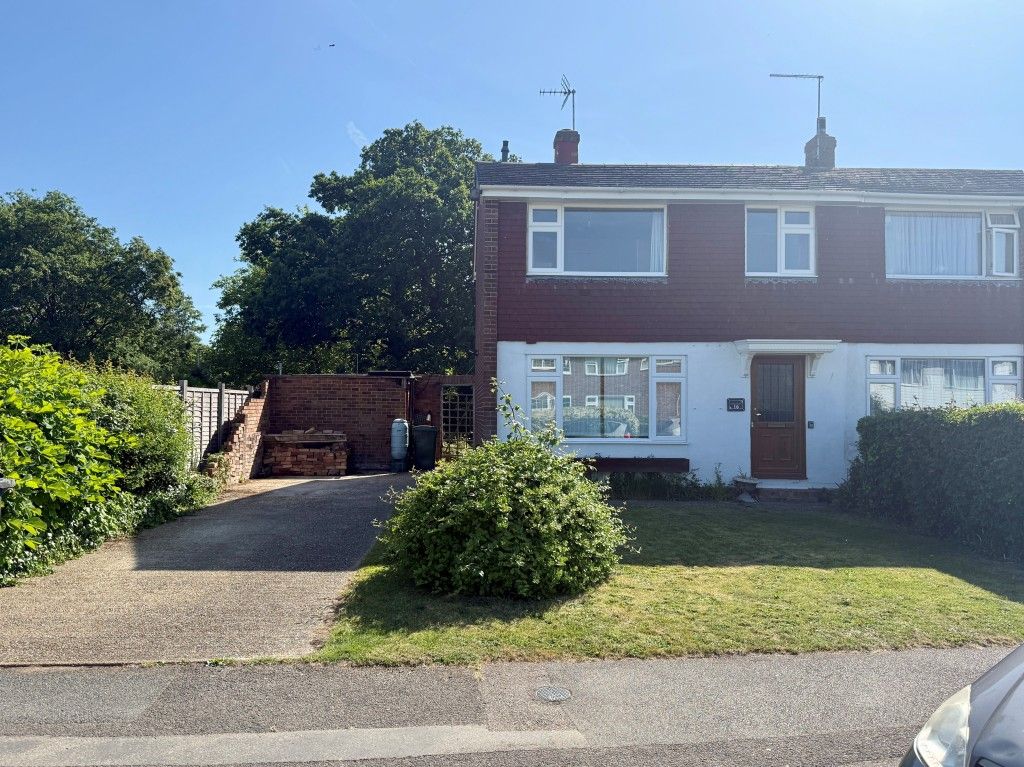 Property photo 1 of 10 Semi-Detached House With Driveway