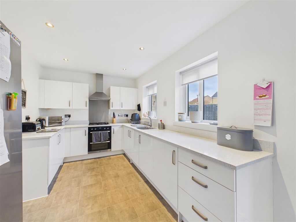 Property photo 2 of 19 Dining Kitchen