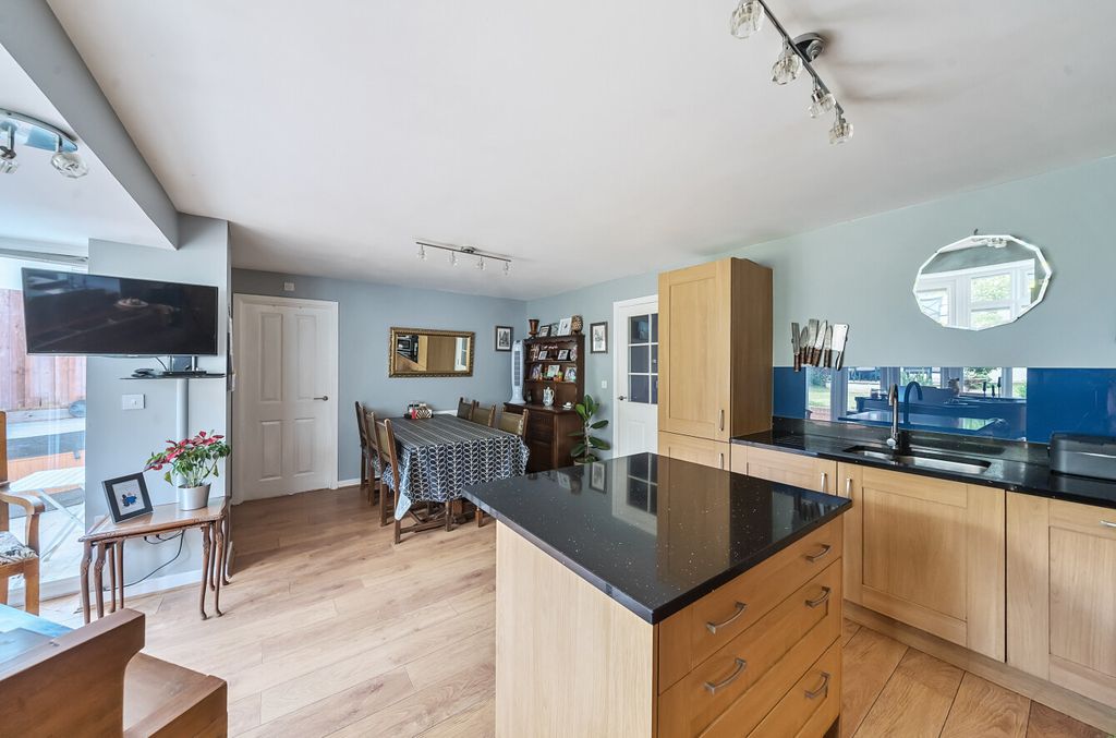 Property photo 3 of 18 Kitchen/Dining Room