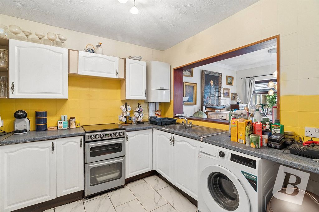 Property photo 3 of 12 Kitchen