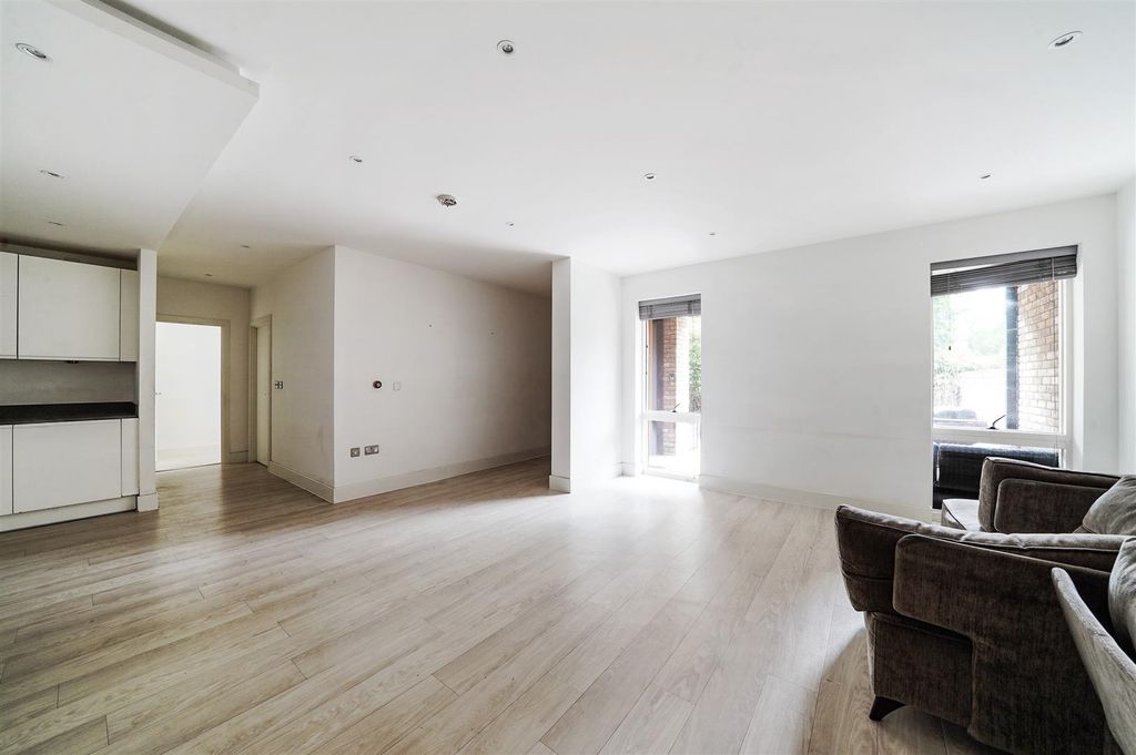 Property photo 3 of 10 Flat 33, Abbotsford Court - 9K20Aeeyvxwphv31Jqf1.J