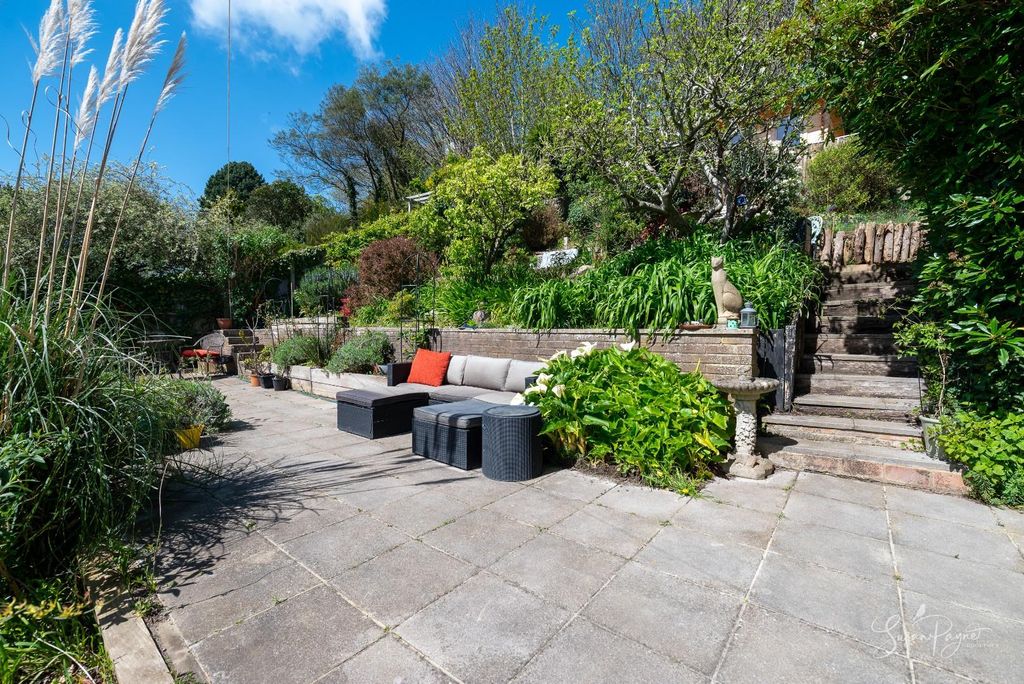 Property photo 2 of 26 Garden