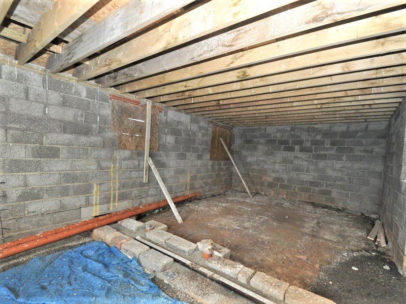 Property photo 3 of 9 Inside