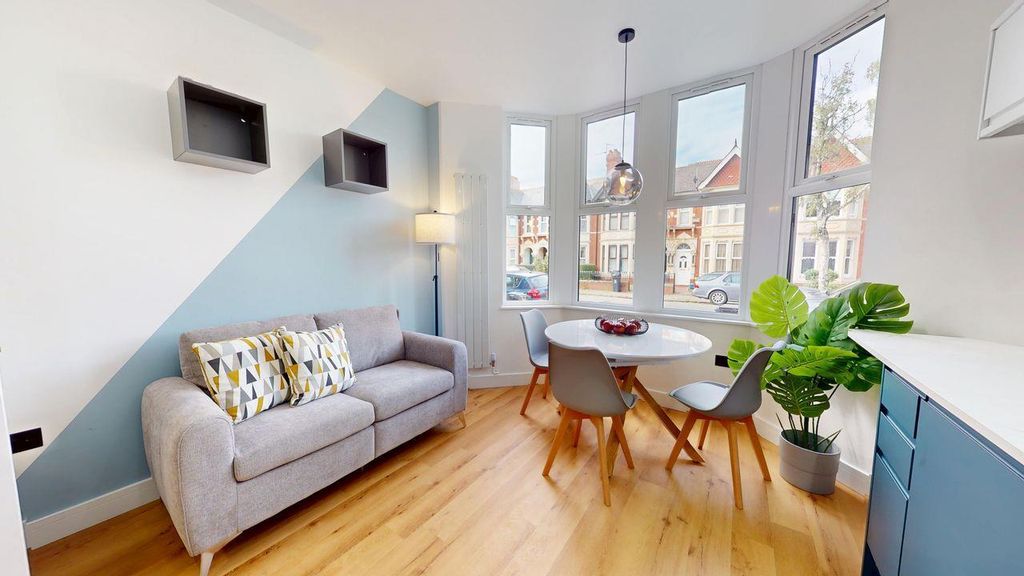 Property photo 1 of 8 7 Kimberley Road 1.Jpg