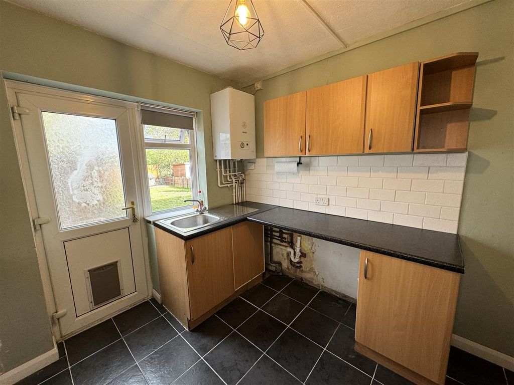 Property photo 2 of 11 Kitchen