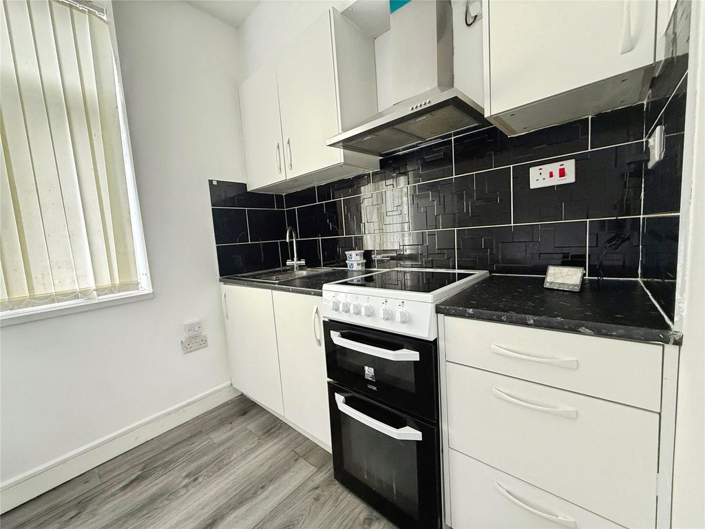 Property photo 2 of 7 Kitchen