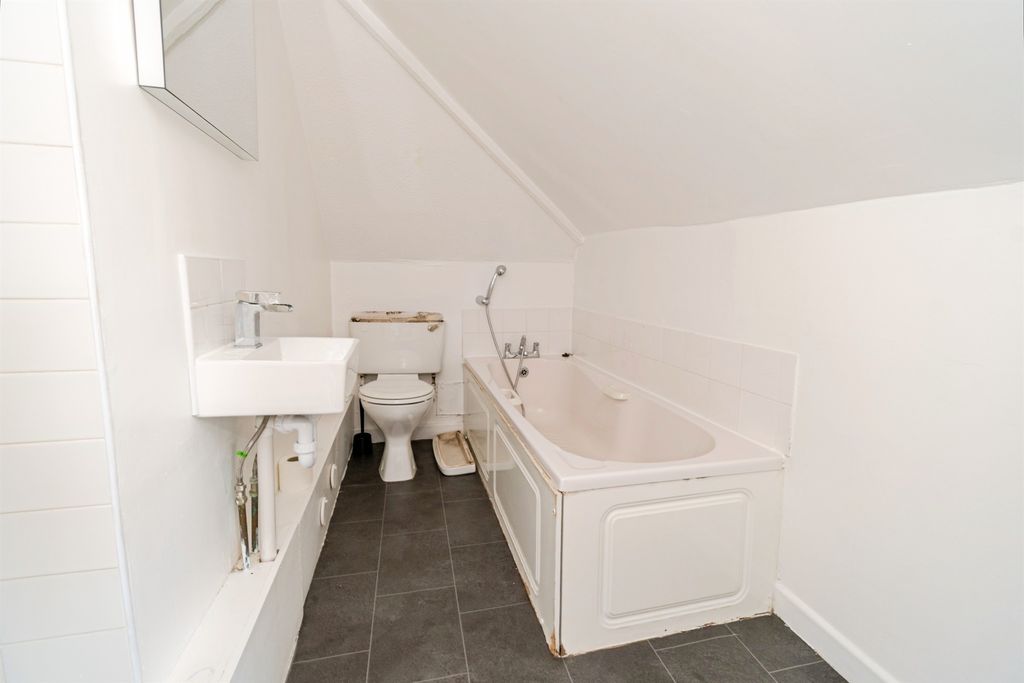 Property photo 3 of 4