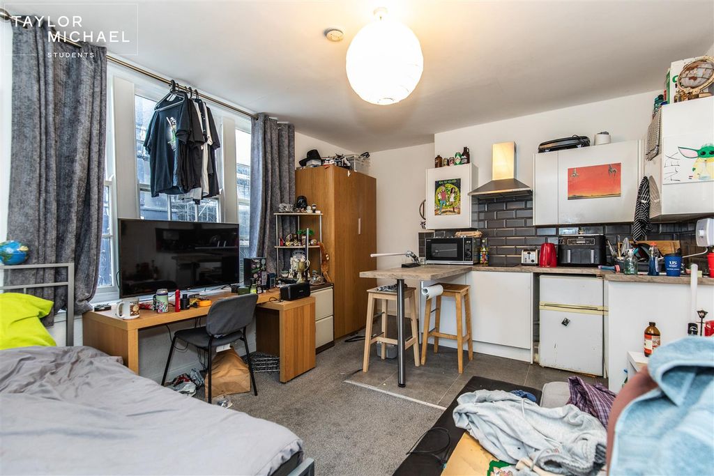 Property photo 2 of 6 Room