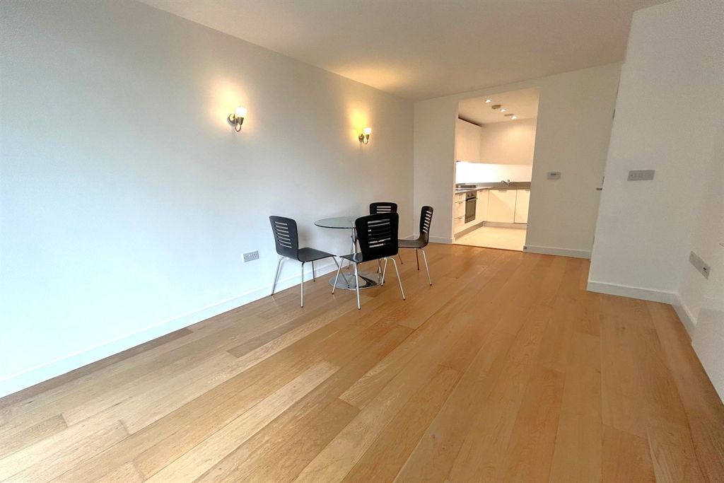 Property photo 1 of 8 (Main)