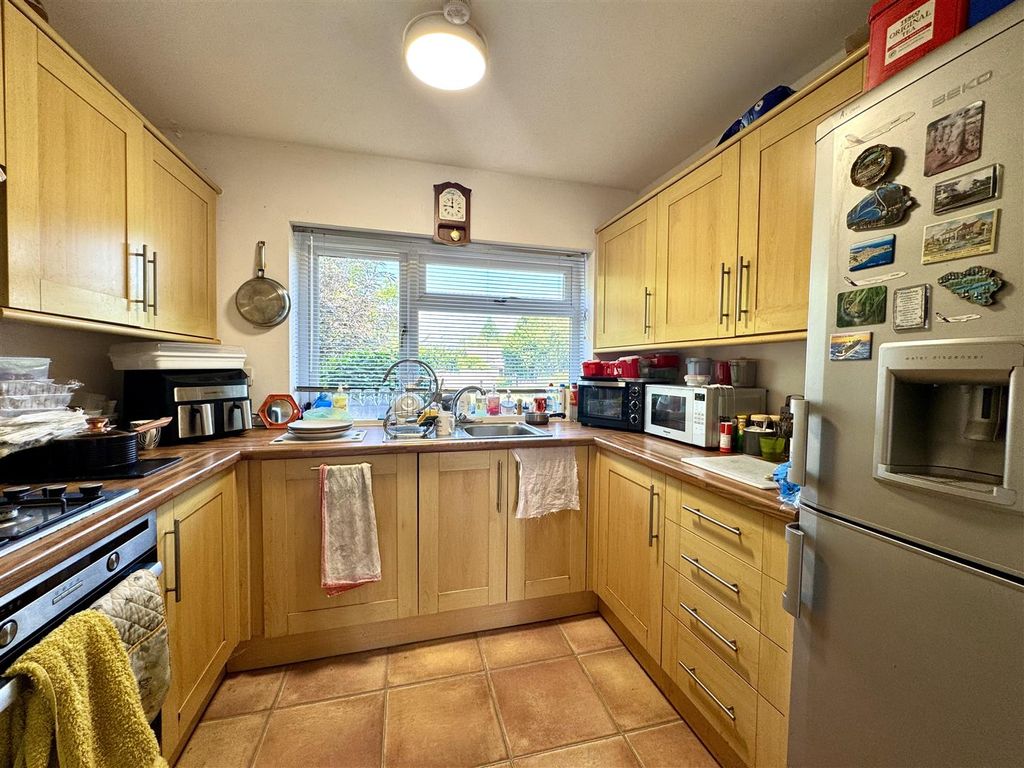 Property photo 2 of 16 Kitchen