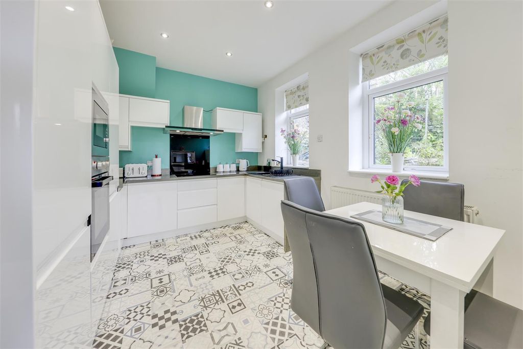 Property photo 1 of 29 Kitchen Alt