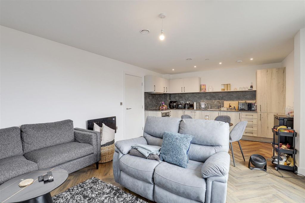 Property photo 2 of 20