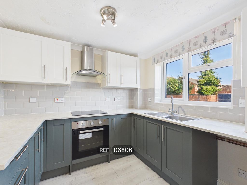 Property photo 2 of 14 Kitchen