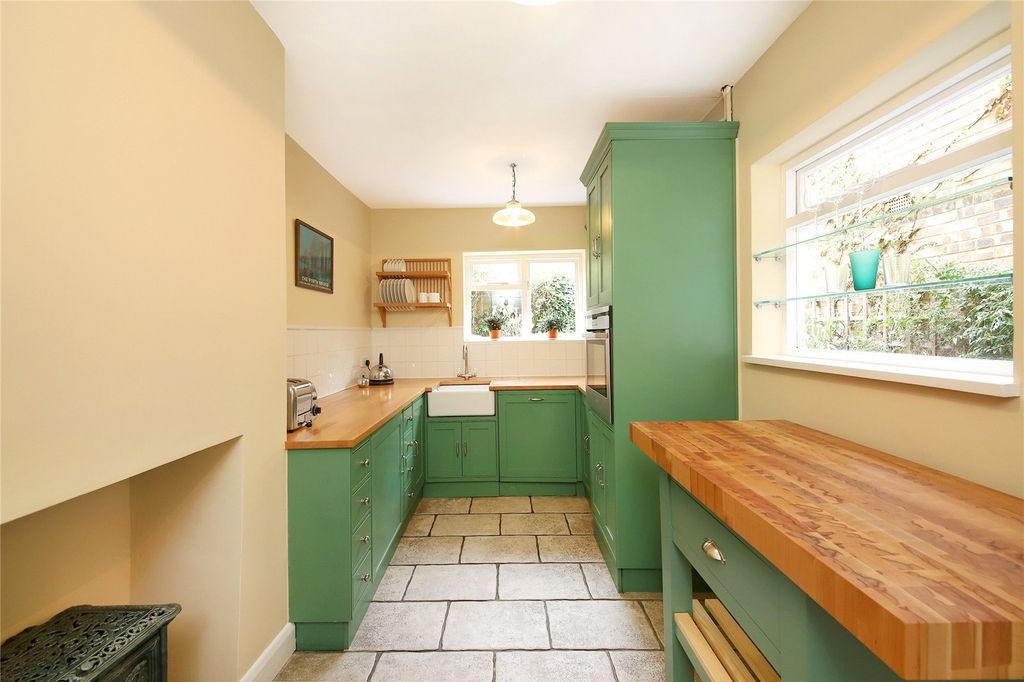 Property photo 2 of 10 Kitchen