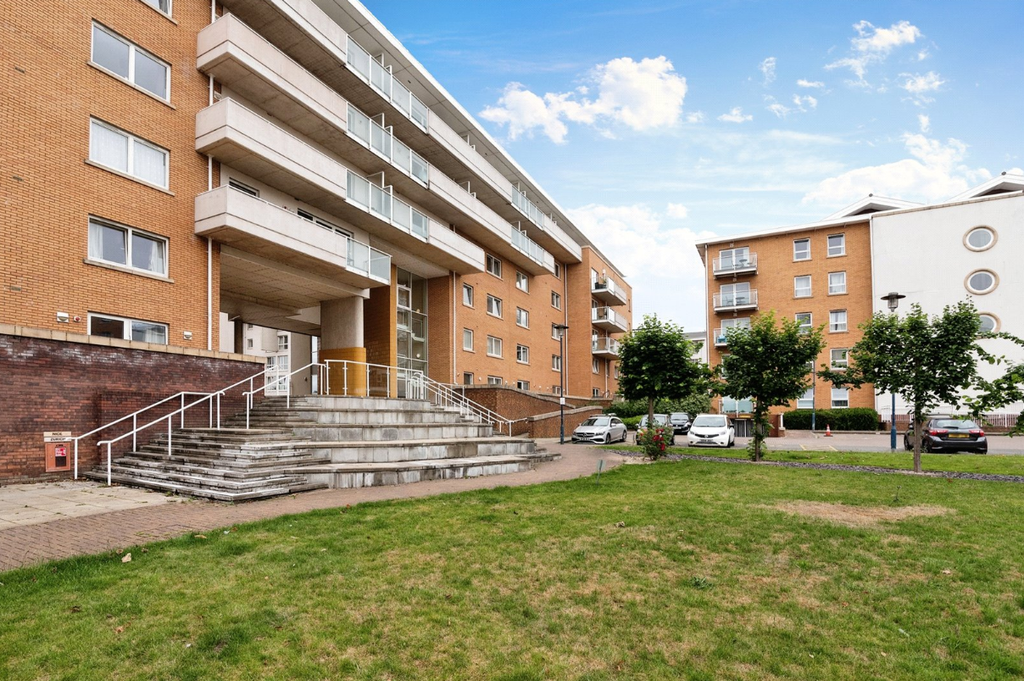 Property photo 1 of 21 External