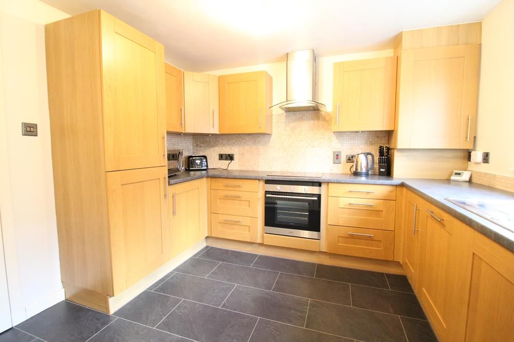 Property photo 3 of 8 Kitchen