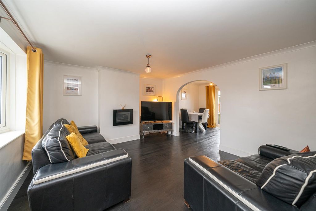 Property photo 2 of 13 244-Fennycroft-Road-7447.Jpg