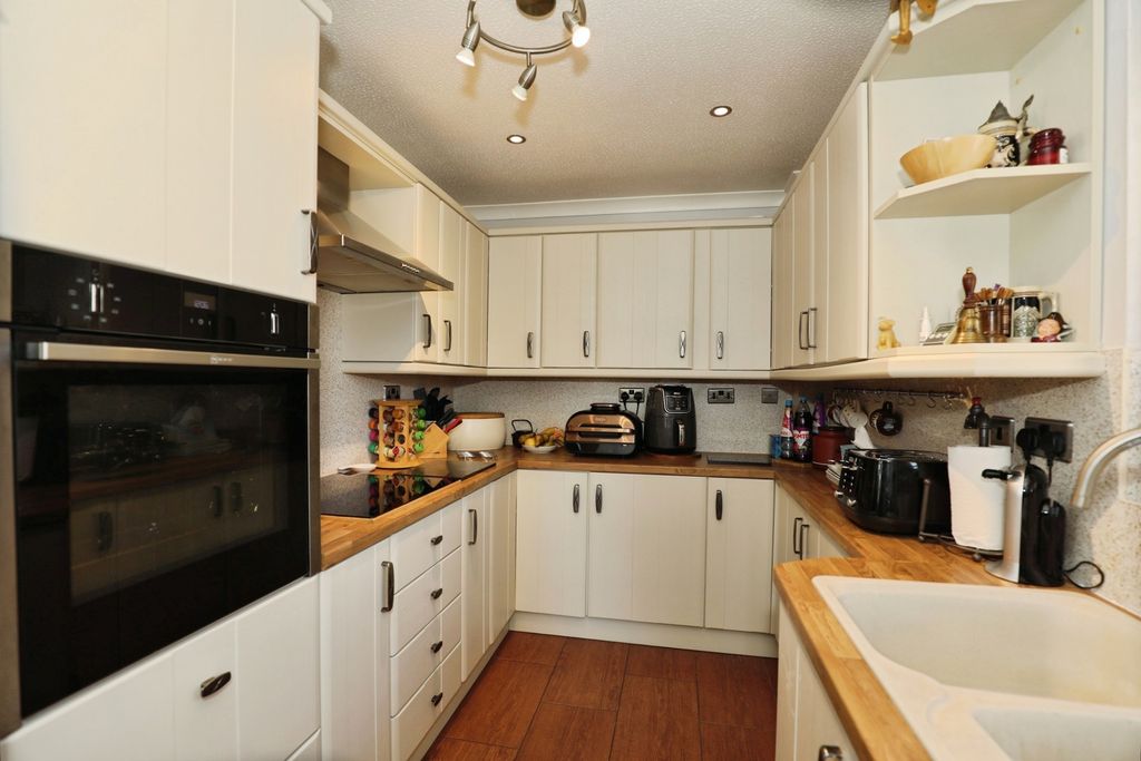 Property photo 3 of 19 Pbox-Img.Jpg