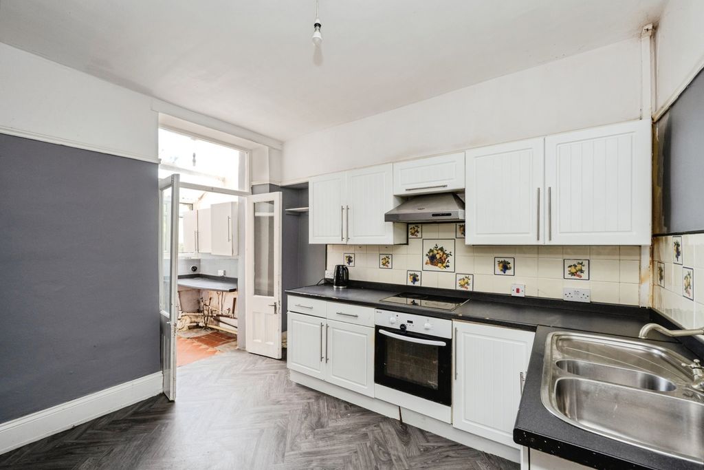 Property photo 2 of 22 Pbox-Img.Jpg