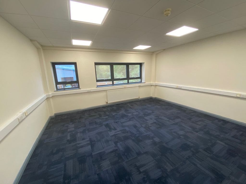 Property photo 1 of 9 Unit 91 To Let