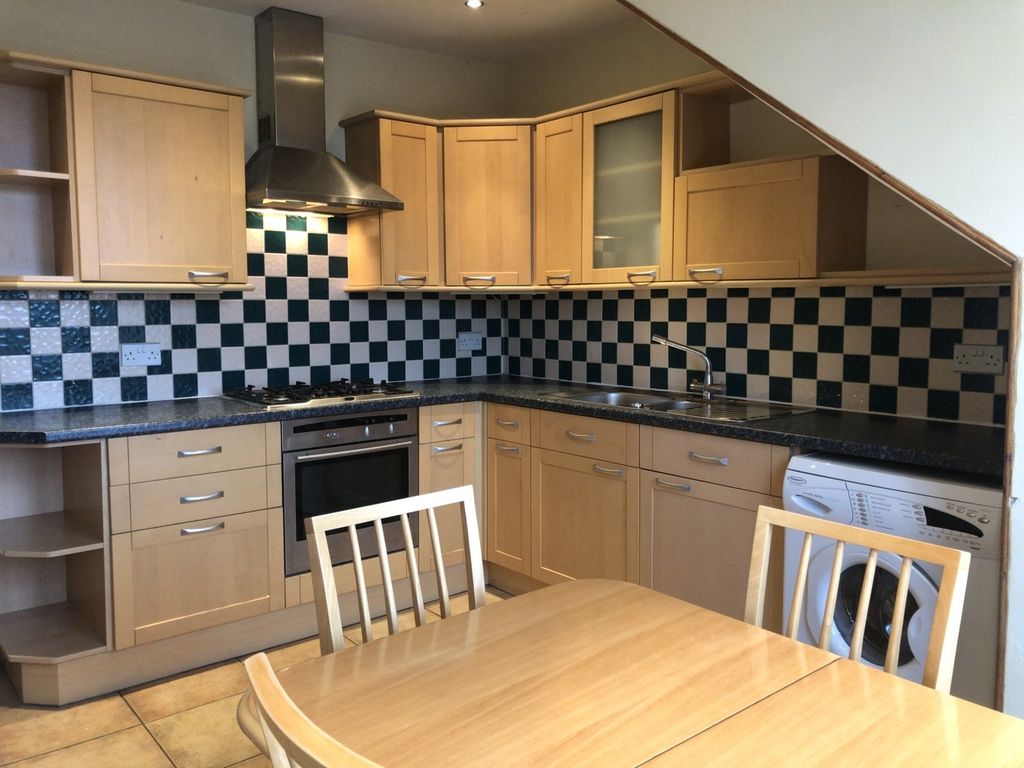 Property photo 3 of 17 Kitchen