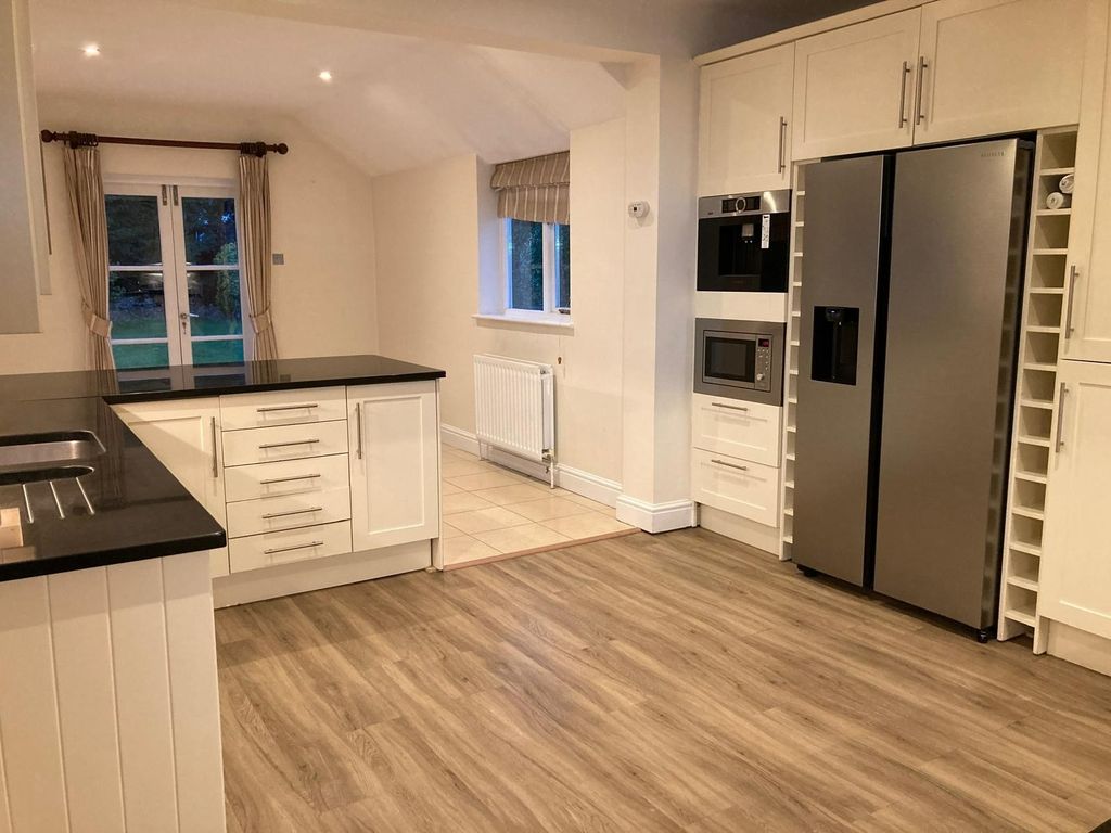 Property photo 3 of 11 Photo 3