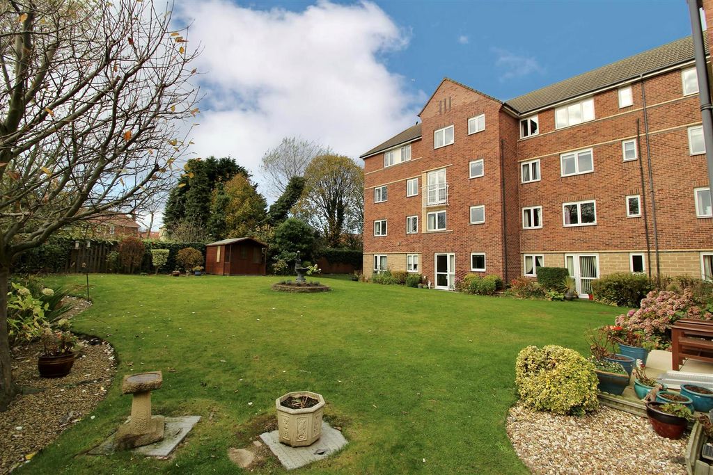 Property photo 2 of 9 External