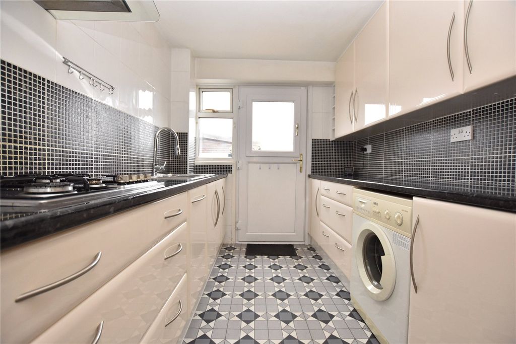 Property photo 3 of 24 Picture No. 28