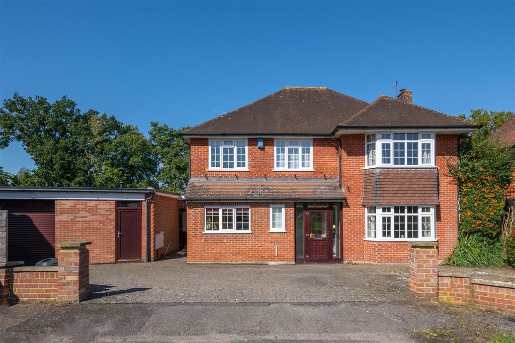 Property photo 1 of 15 8 Wood Close New Externals-6.Jpg