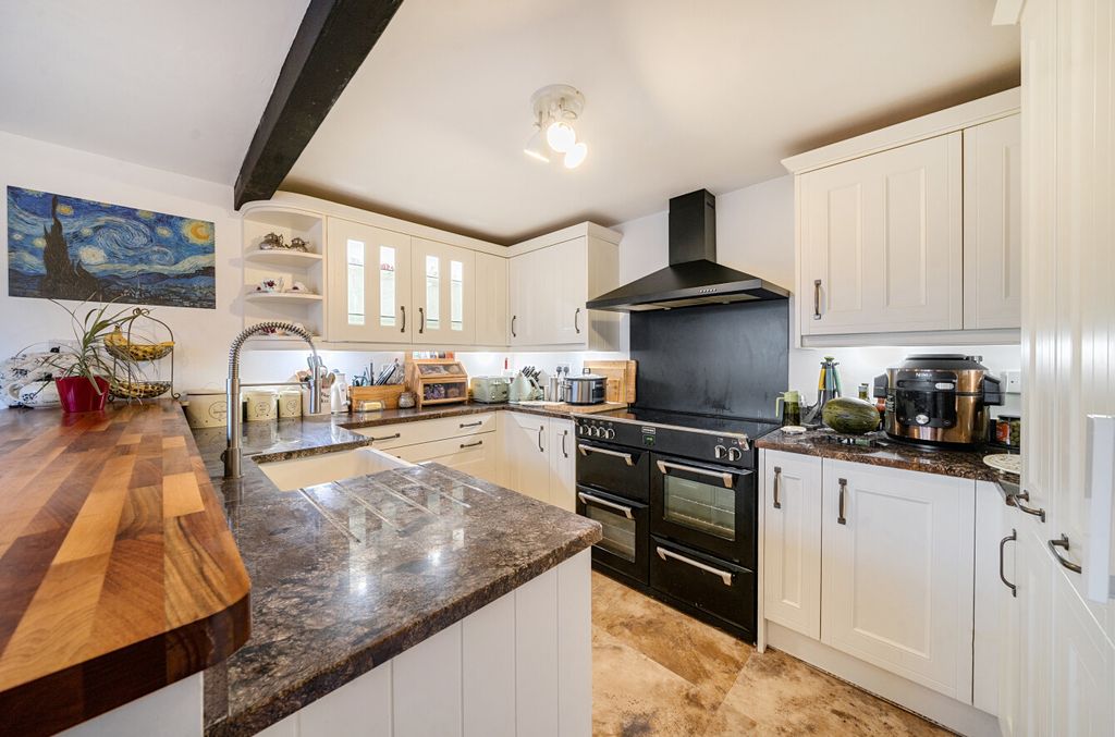 Property photo 2 of 16 Kitchen