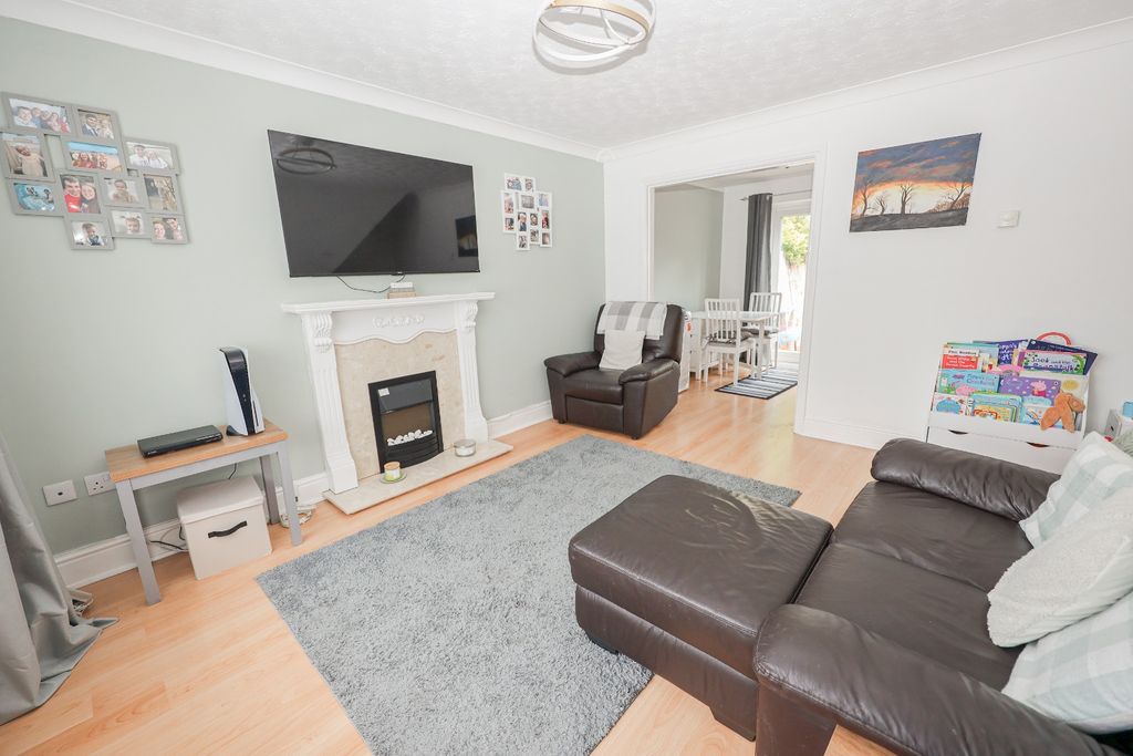Property photo 2 of 12 4251091