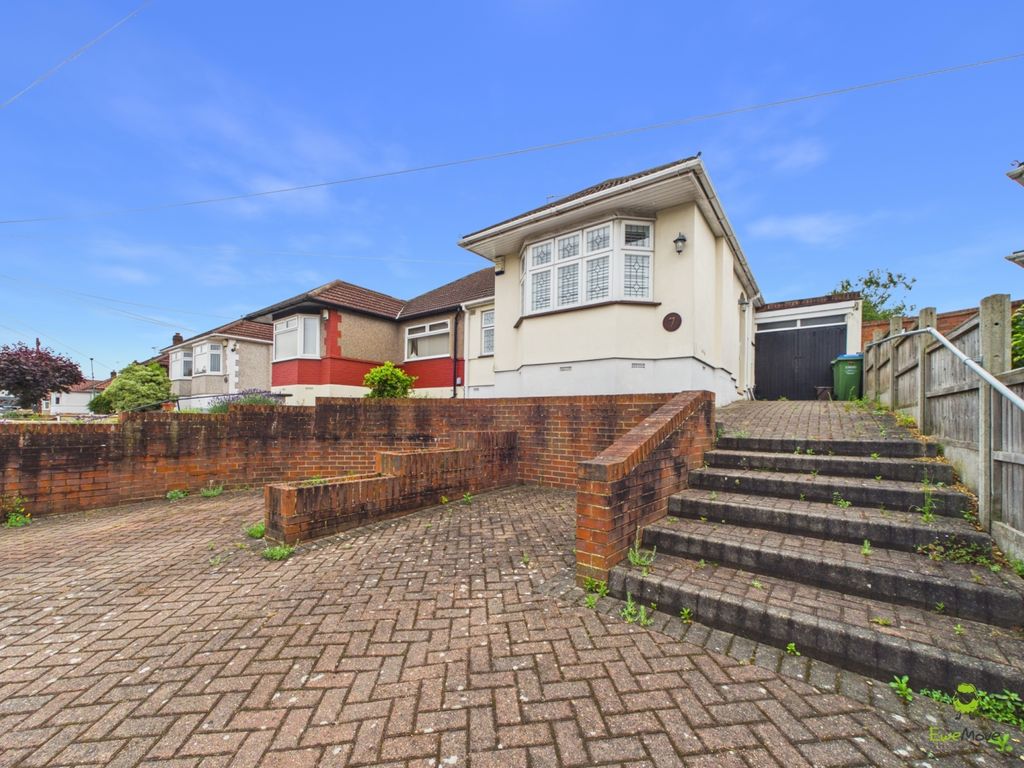 2 bed bungalow for saleRedleaf Close, Belvedere, Kent DA17