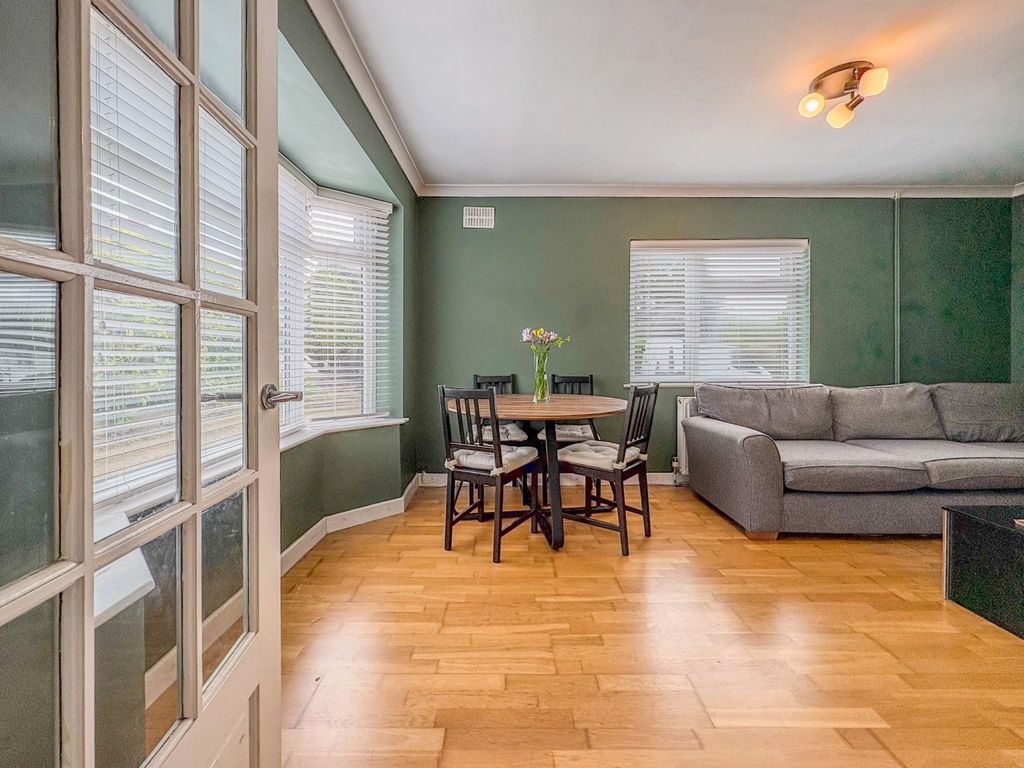 Property photo 3 of 21 4989069