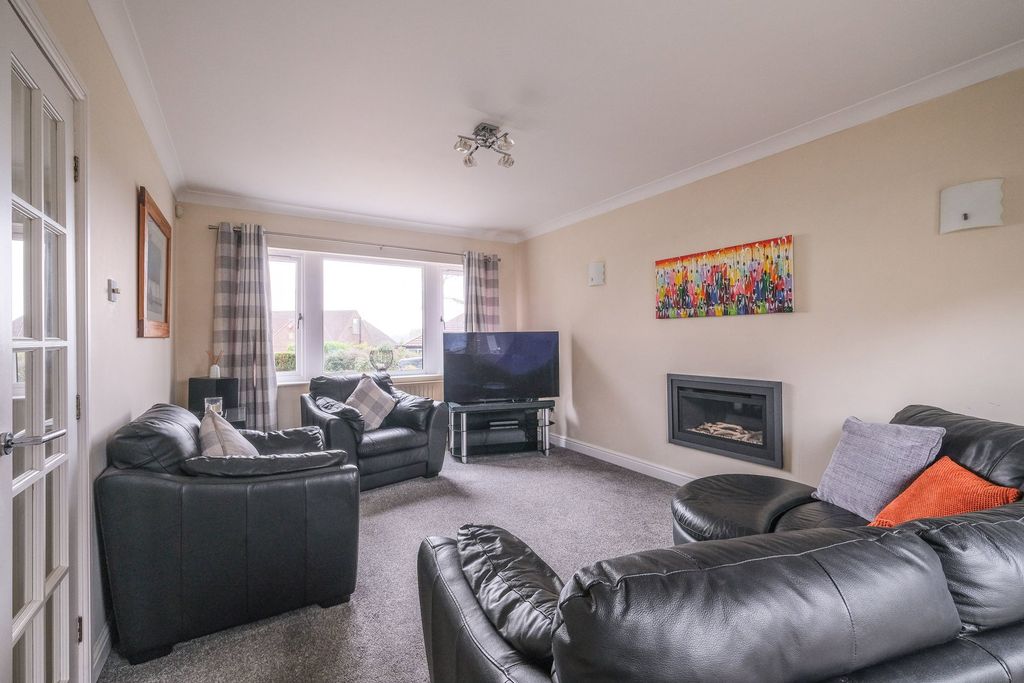 Property photo 3 of 34
