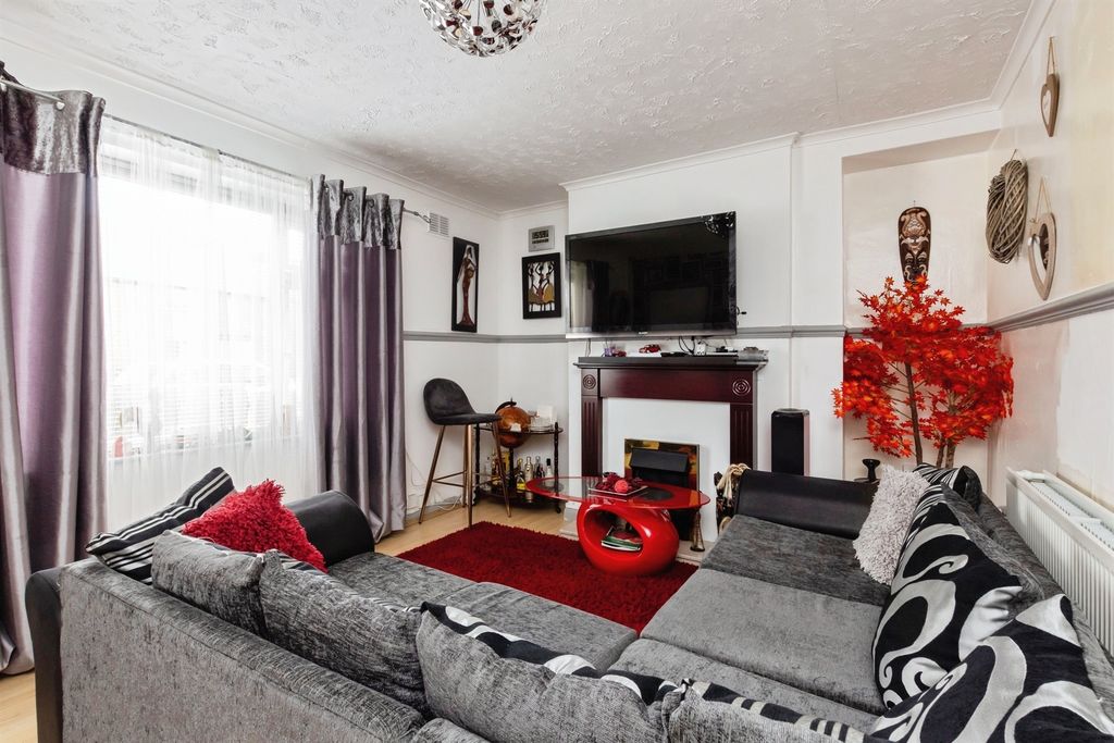Property photo 2 of 17