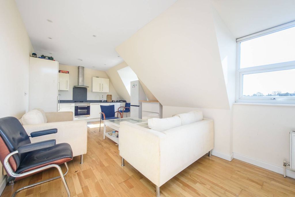 Property photo 3 of 6